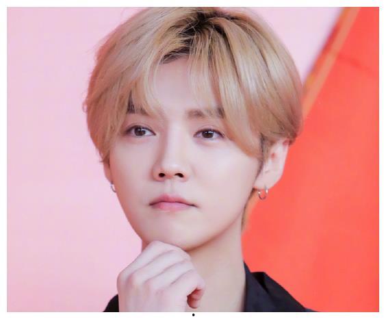 娱乐吃瓜男明星做头发,吃瓜群众揭秘男明星发型大变脸